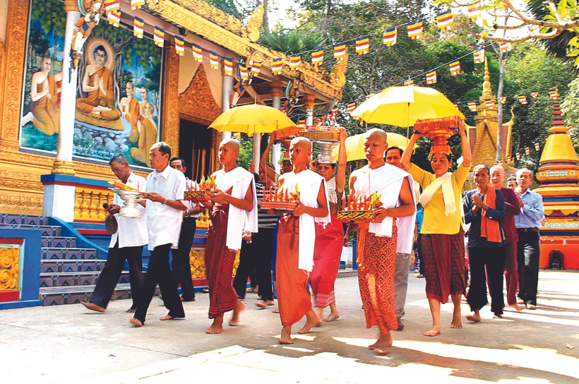 ពិធីកិច្ចទទួលទេវតាក្នុងពិធីបុណ្យចូលឆ្នាំថ្មីប្រពៃណីរបស់ជនជាតិ ខ្មែរ ណាមបូ នៅវត្តសិរីតេជោមហាទុប (ខេត្ត សុកត្រាំង)