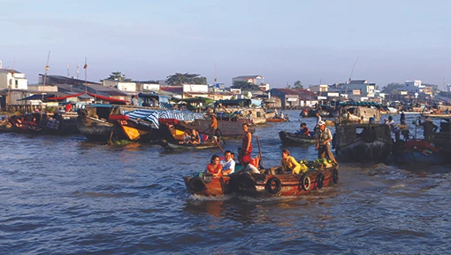 ផ្សារអណ្តែតទឹក កាយរ៉ាំង ស្ថិតលើភូមិសាស្ត្រខណ្ឌ កាយរ៉ាំង មានចម្ងាយពីកំពង់ផែ និញគៀវ ប្រហែល ៣០ នាទីនៃការធ្វើដំណើរដោយជិះទូកកាណូ។ 