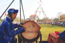 ចាស់ភូមិវាយស្គរបើកកម្មវិធីនៅពិធីបុណ្យ ឌូទៀន (យោលទោង) នៅខេត្ត ធឿធៀន - ហ្វេ