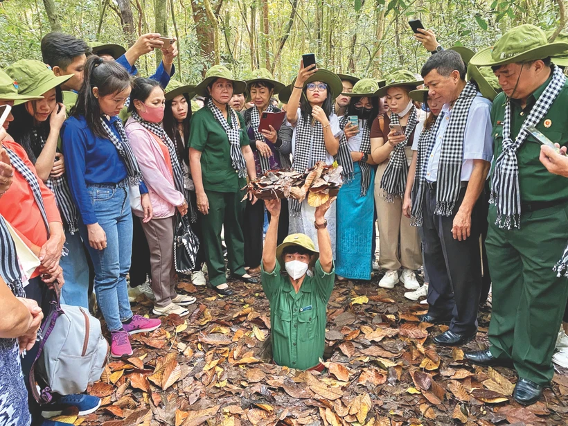 ផ្លូវរូងក្រោមដី គូជី កន្លែងកត់ត្រាស្លាកស្នាមយុទ្ធជ័យដ៏ត្រចះត្រចង់របស់កងទ័ពនិងប្រជាជន គូជី ឥឡូវនេះជាទីកន្លែងទេសចរប្រវត្តិសាស្ត្រដ៏ល្បីឈ្មោះមួយនៅទីក្រុង ហូ ជីមិញ