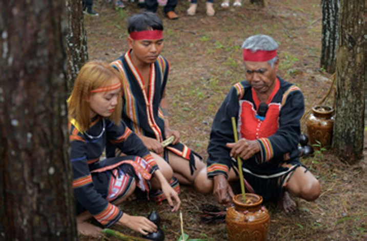 ចំពោះជនជាតិ យ៉ារ៉ាយ ពិធី ពើធី គឺជាឱកាសសម្រាប់មនុស្សនៅមានជីវិត បង្ហាញមនោសញ្ចេតនា ទំនួលខុសត្រូវរបស់គេចំពោះអ្នកដែលបានចែកឋានទៅហើយ